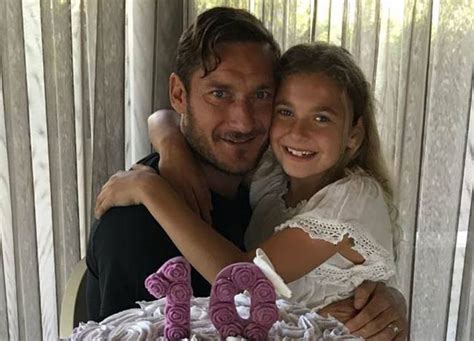 Totti e gli auguri alla figlia Chanel: quando il papà calciatore è 